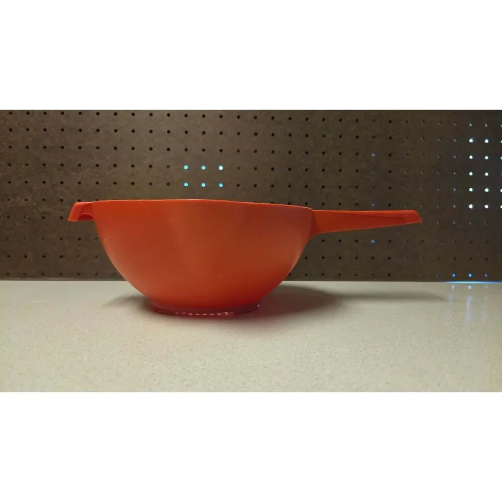 Vintage Tupperware 2 qt red colander Strainer with handle 1523-6